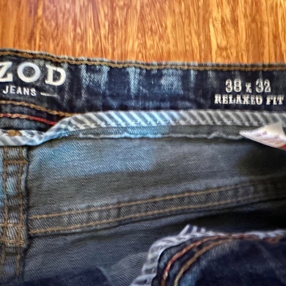 Dark blue IZOD relaxed fit jeans size 38 length 32 - Picture 4 of 6